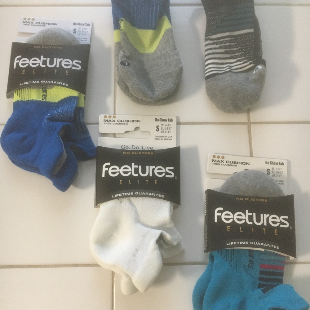 Feetures Womens Socks. 5 PAIRS!